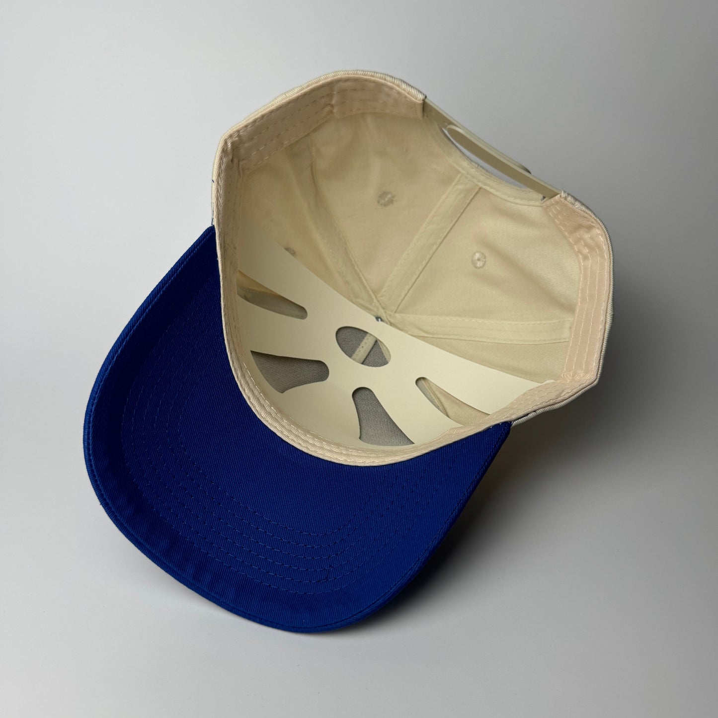 Upside Down Kingdom™ Snapback - OFFWHITE/BLUE